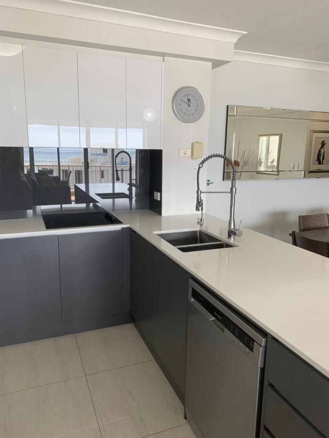 Stunning 2 Bedroom Ocean View Apartment Gold Coast Kültér fotó