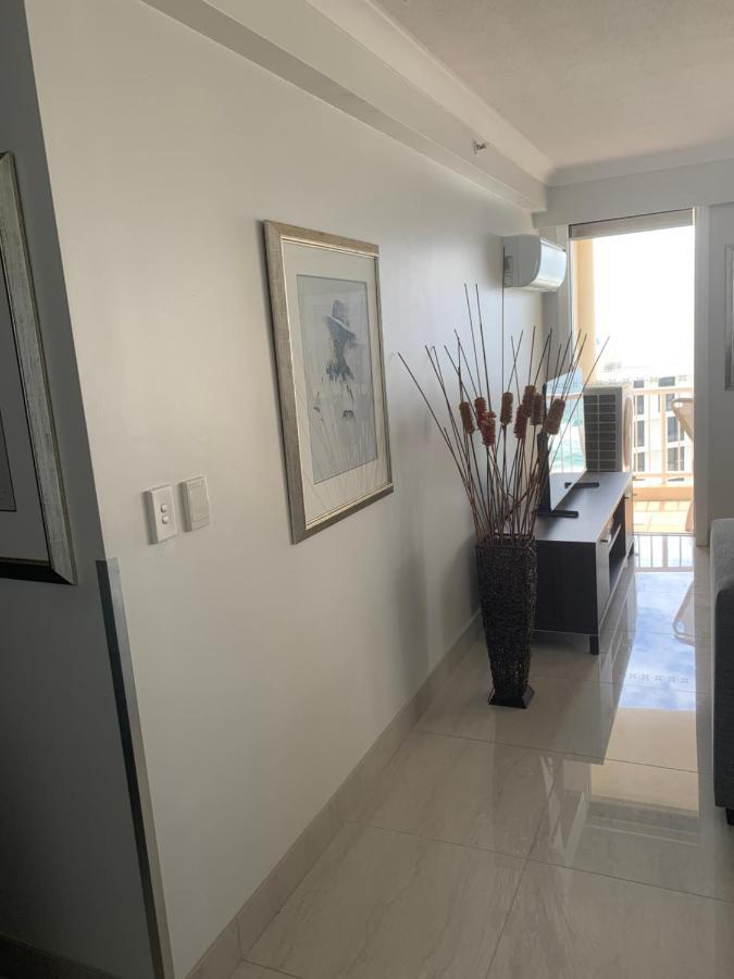 Stunning 2 Bedroom Ocean View Apartment Gold Coast Kültér fotó