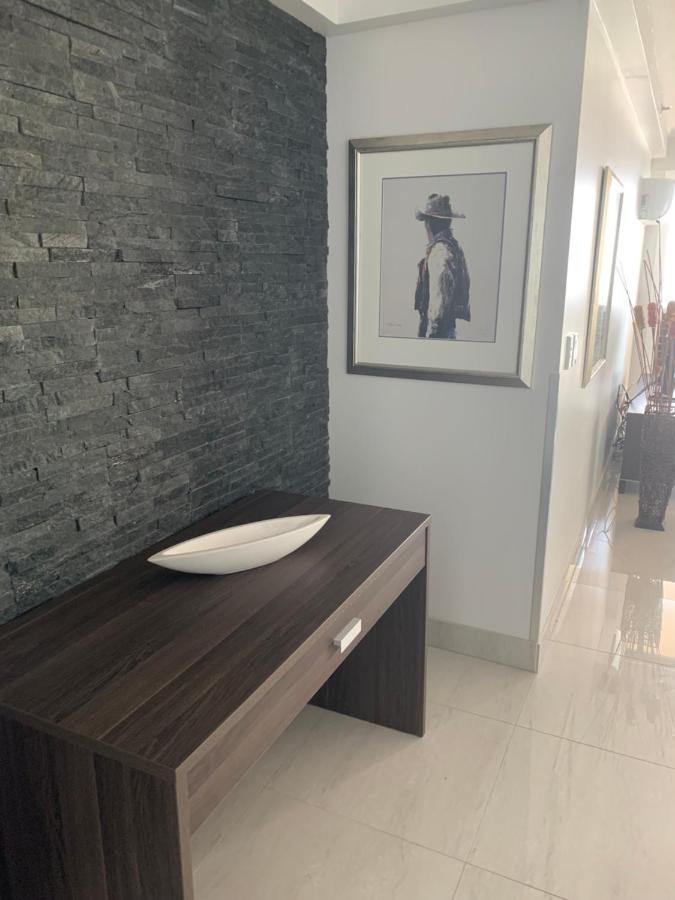 Stunning 2 Bedroom Ocean View Apartment Gold Coast Kültér fotó