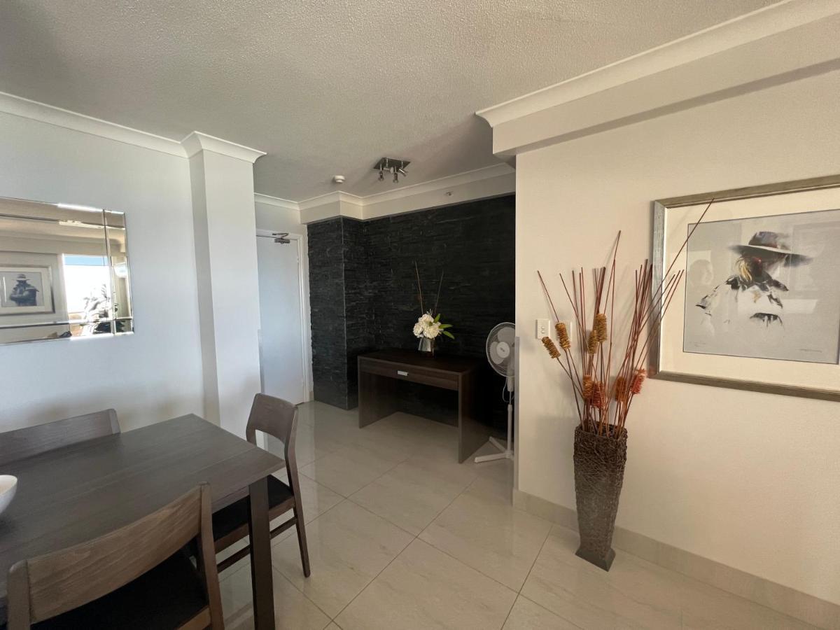 Stunning 2 Bedroom Ocean View Apartment Gold Coast Kültér fotó