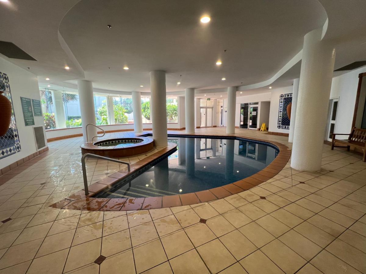 Stunning 2 Bedroom Ocean View Apartment Gold Coast Kültér fotó